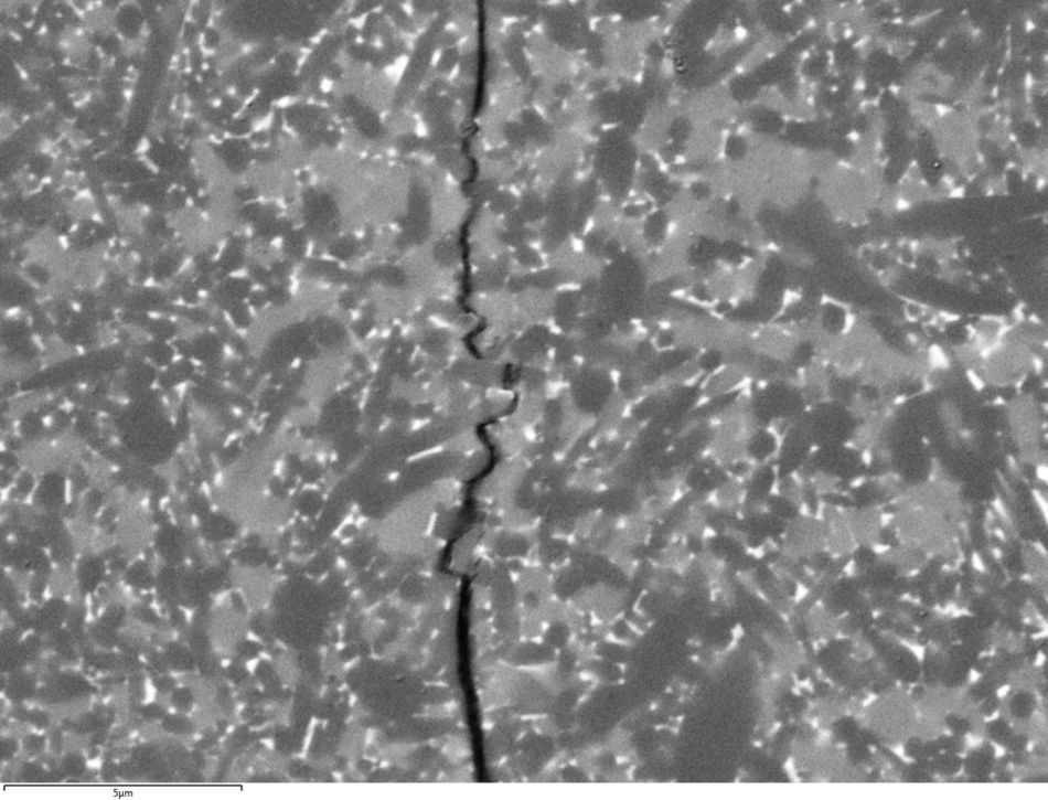Electron Microscope Image of Crack Deflection in Sialon (HV K1C BSE KYS30)