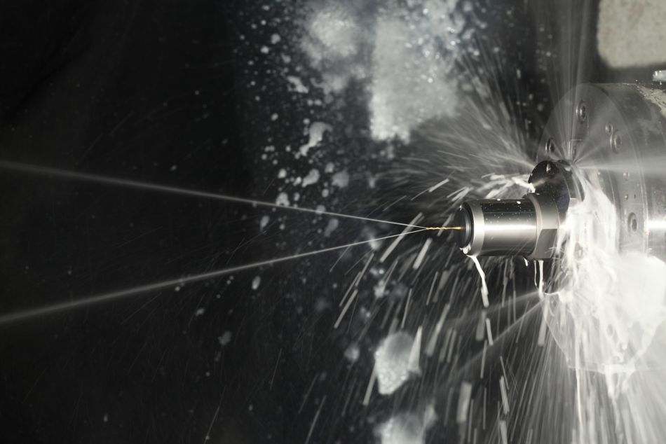 Cutting fluids for CNC machining processes