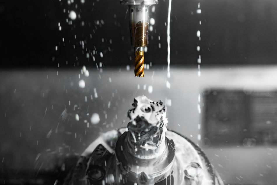 Kennametal HARVI II TE solid end mill with workpiece and coolant