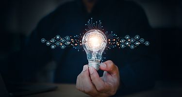Kennametal Knowledge Center logo and hand holding light bulb