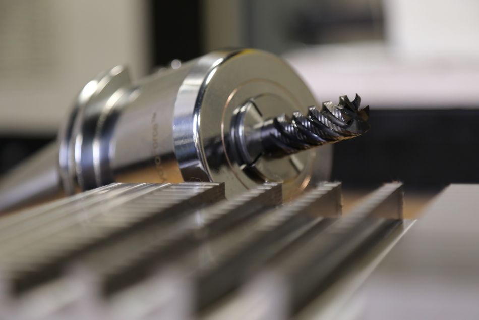 How Modern Carbide End Mill Technology Increases Tool Life Through the Reduction of Heat in High Production CNC Milling