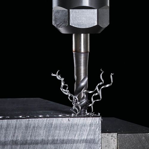 Machining Guide: Thread Milling vs. Tapping