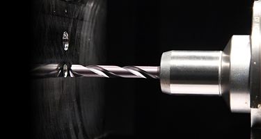 WIDIA VariDrill drilling a hole